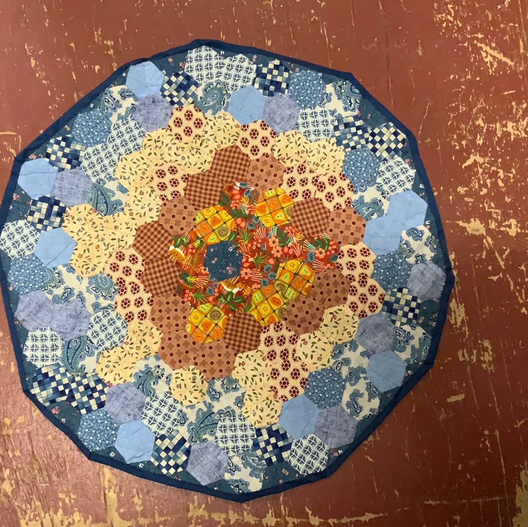 Table topper quilted cotton 21”