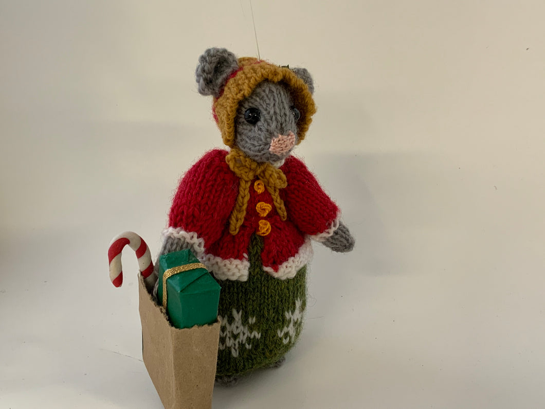 Shopping mouse, red jacket