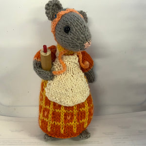 Knitted mouse - 5” tall